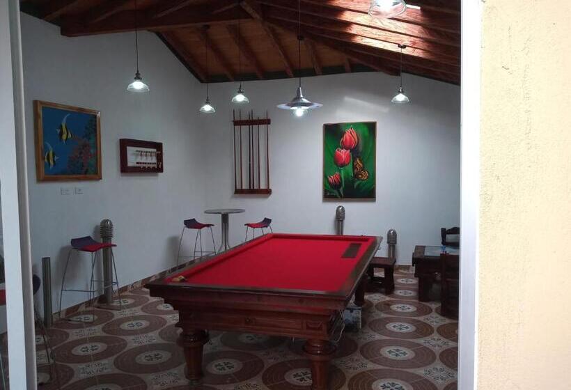 Отель Los Caballeros