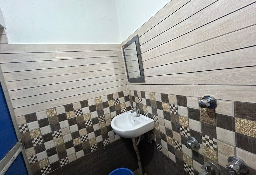 هتل New Nayantara Lodge