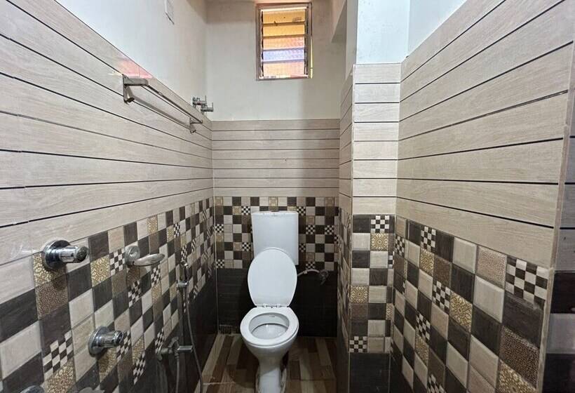 هتل New Nayantara Lodge