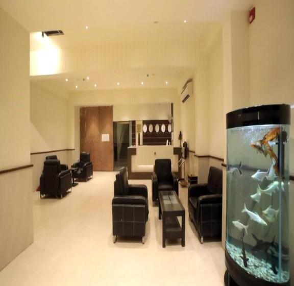 Otel Pine Tree