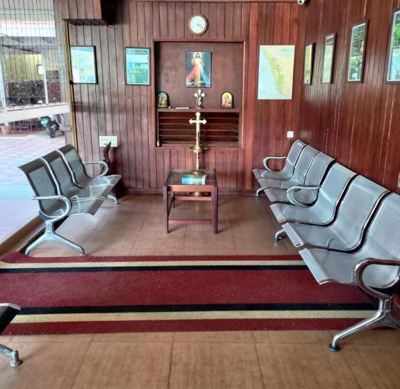 ホテル Rays Inn Thekkady