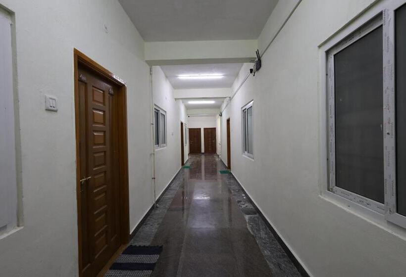 Отель Srinivasa Serviced Apartment