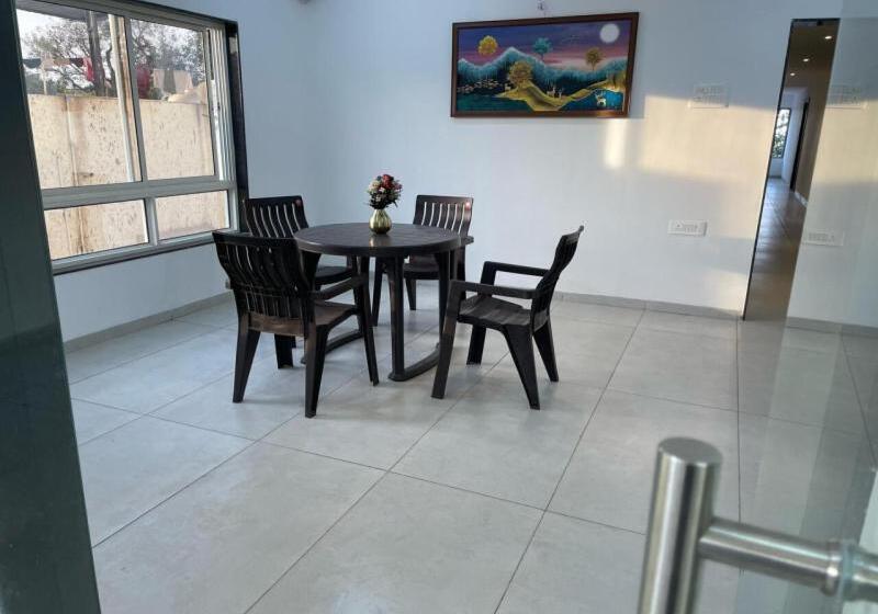 בית מלון כפרי Sunny Executive