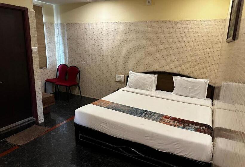 ホテル Tejasri Residency