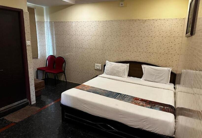 ホテル Tejasri Residency