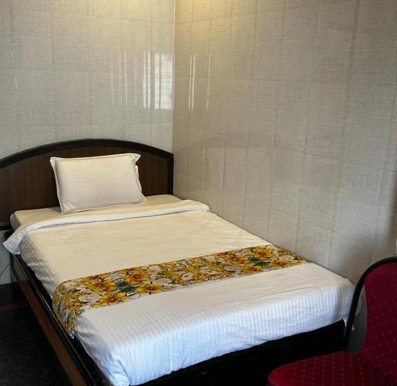 ホテル Tejasri Residency