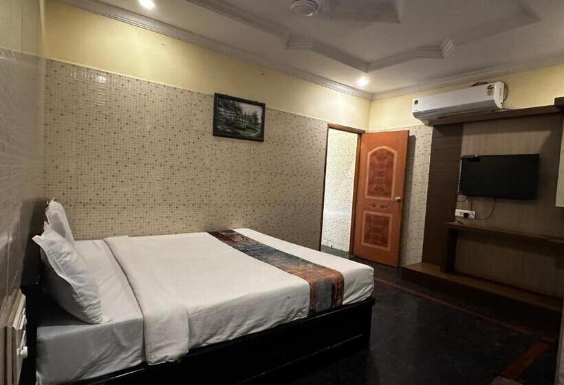 ホテル Tejasri Residency