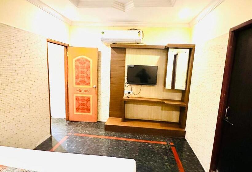 ホテル Tejasri Residency