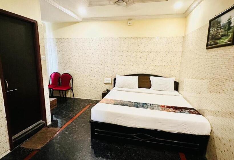 ホテル Tejasri Residency