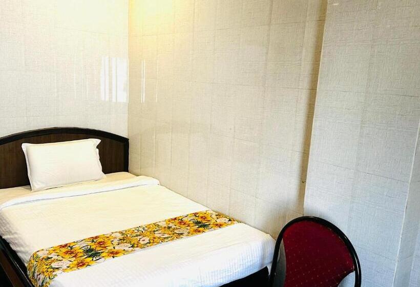 ホテル Tejasri Residency