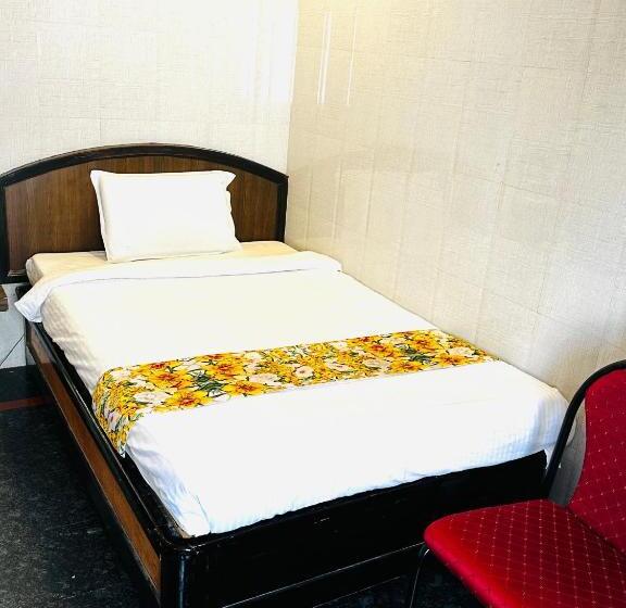 ホテル Tejasri Residency