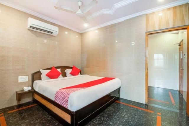 ホテル Tejasri Residency