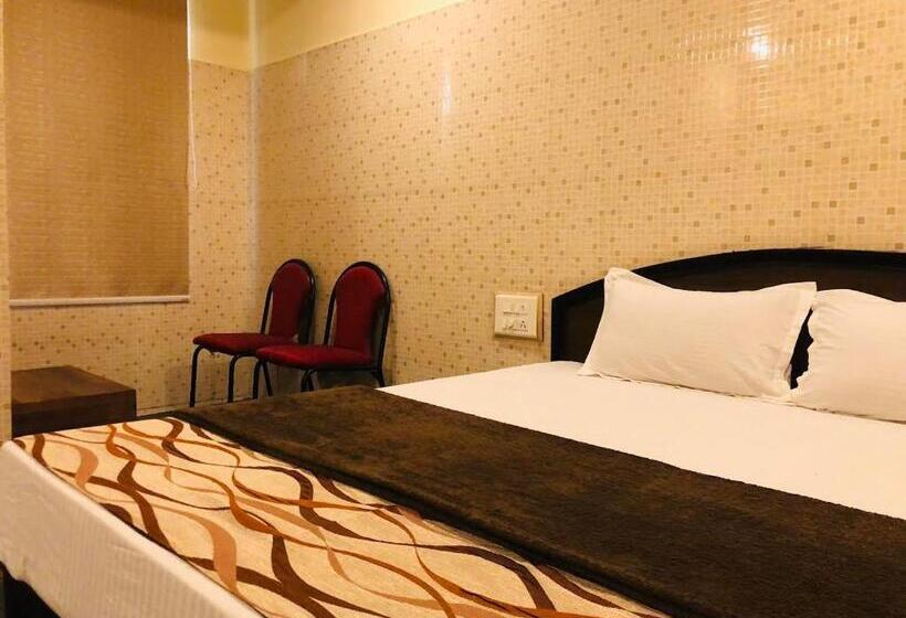 ホテル Tejasri Residency