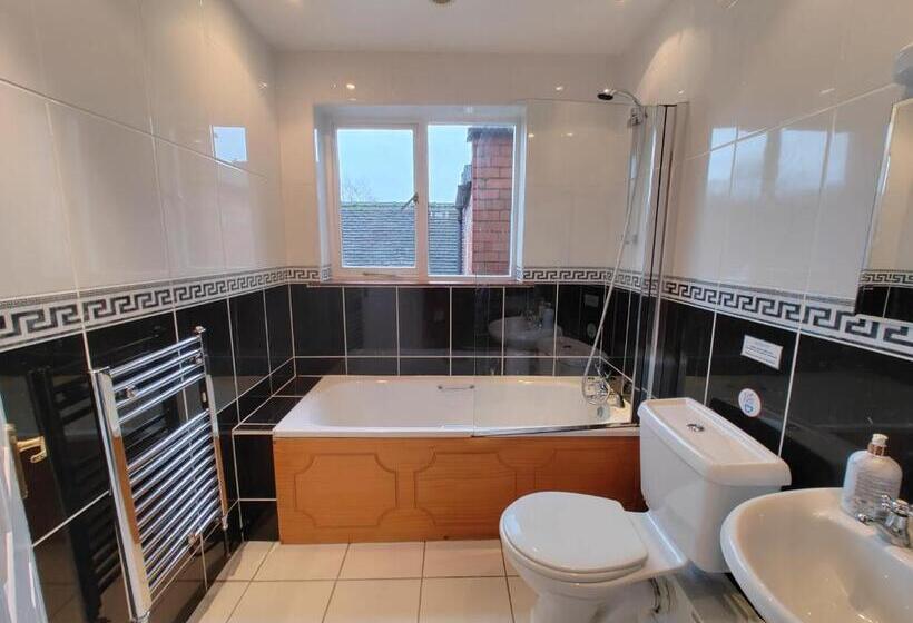 בית מלון כפרי The Golden Cup   Yoxall