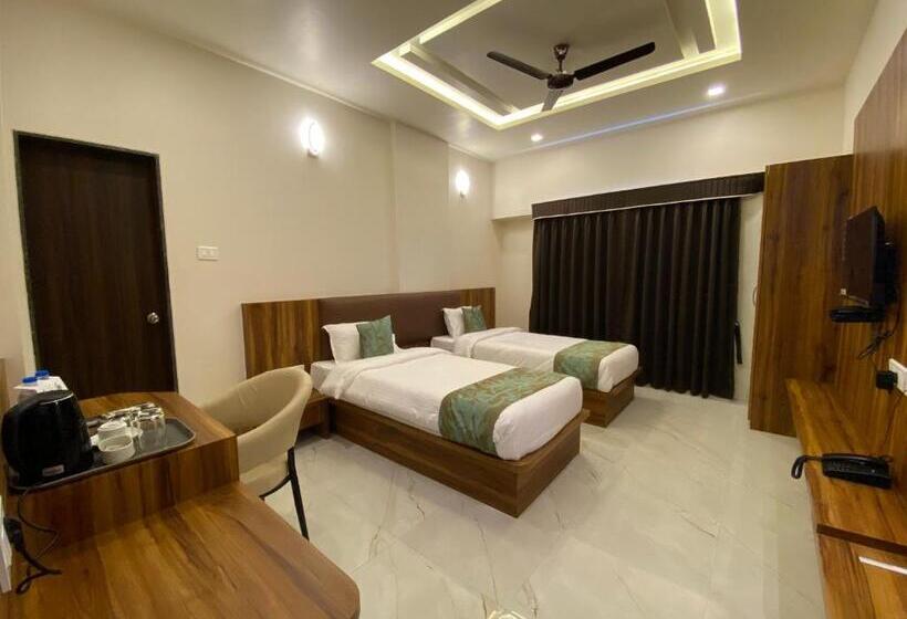 בית מלון כפרי The Grand Sarovar Inn And Suites