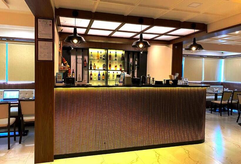 בית מלון כפרי The Grand Sarovar Inn And Suites