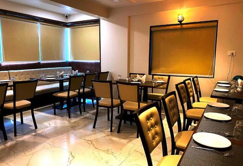 בית מלון כפרי The Grand Sarovar Inn And Suites