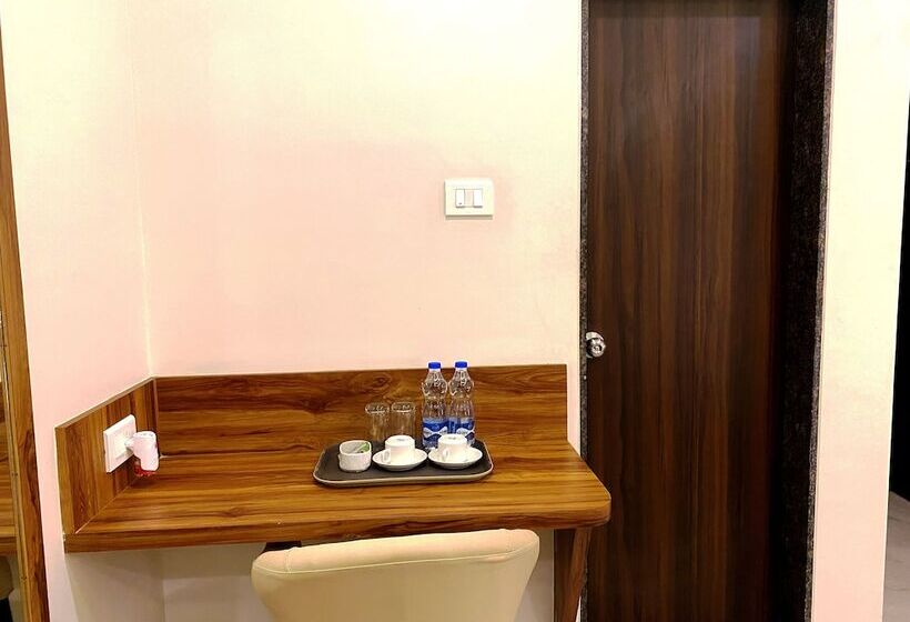 בית מלון כפרי The Grand Sarovar Inn And Suites