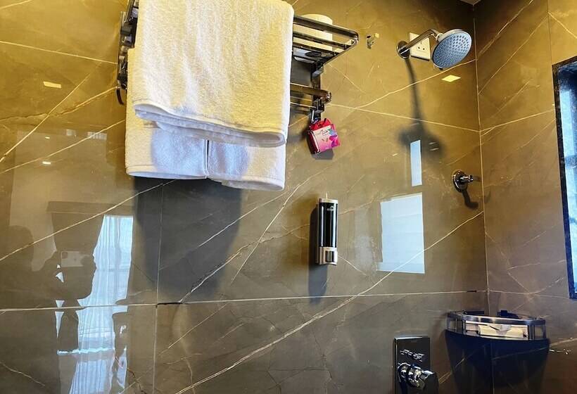 בית מלון כפרי The Grand Sarovar Inn And Suites