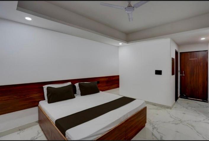 בית מלון כפרי The Simran Suites