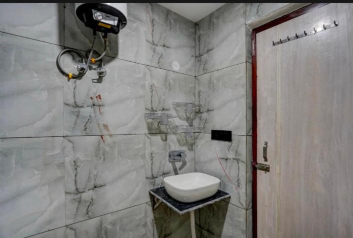 בית מלון כפרי The Simran Suites