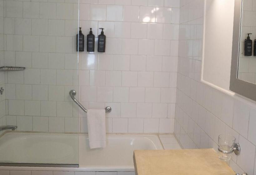 هتل La Posta Beach