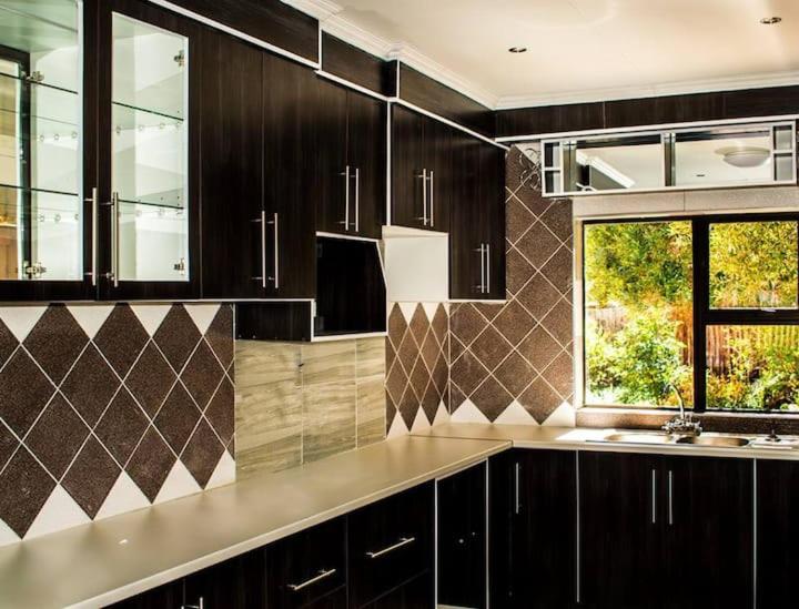 بنسيون Africa Online Suites