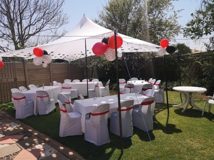 بنسيون Africa Online Suites