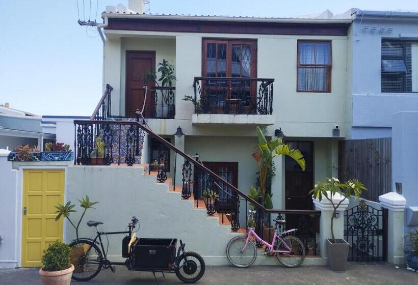 بنسيون Ami Vine House