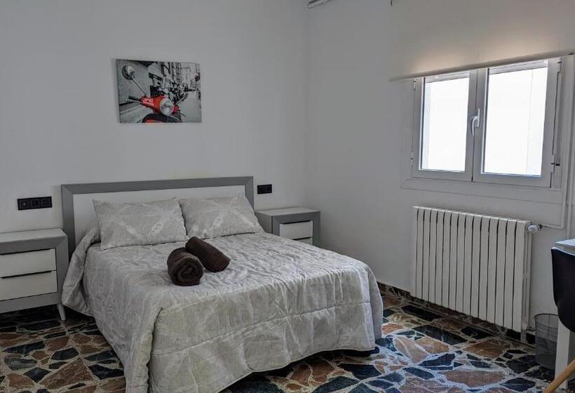 بنسيون Casa Clari