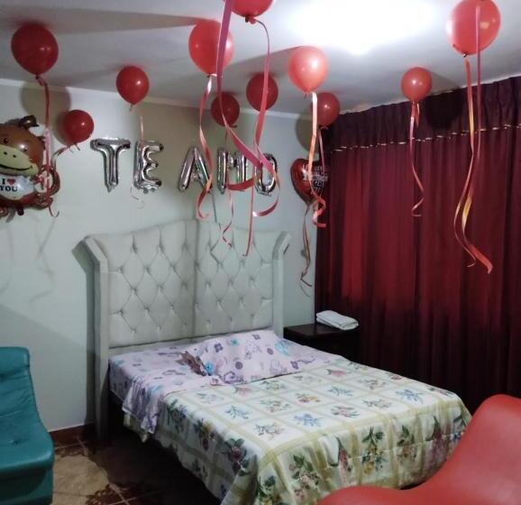 پانسیون Hospedaje Toscano Suites