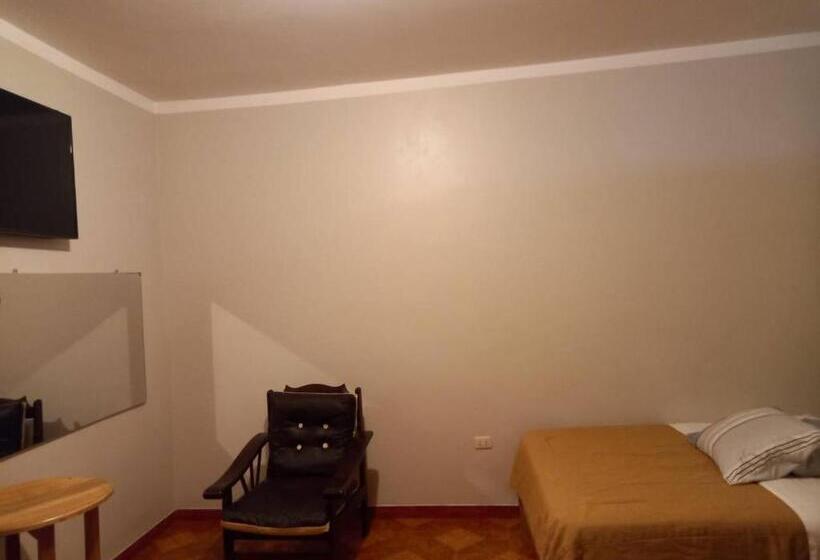 پانسیون Hospedaje Toscano Suites