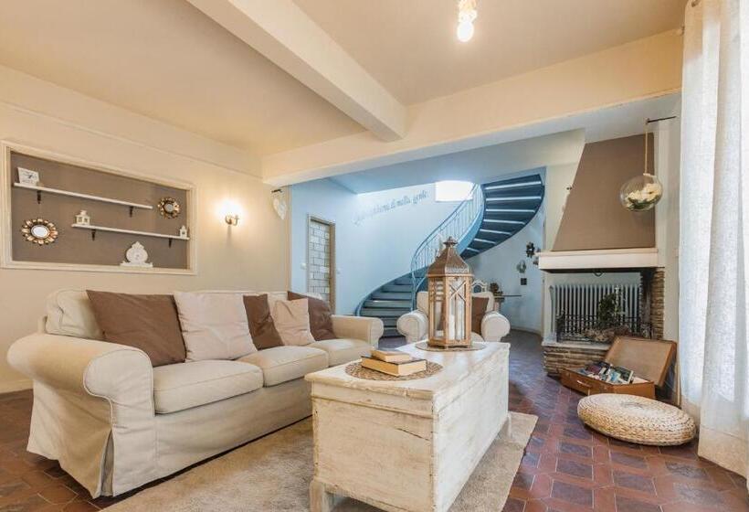 פנסיון La Favola