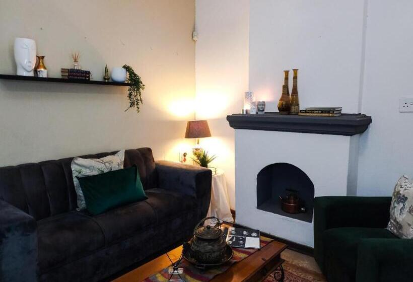 بنسيون Leana Hub Guest House