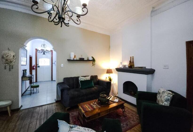 بنسيون Leana Hub Guest House