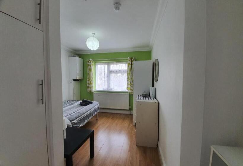 Пансион London Ilford Rooms