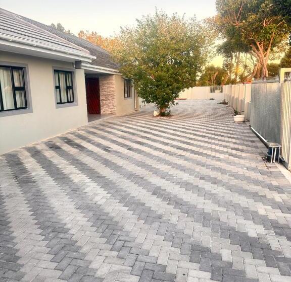 פנסיון Malaika Guest House