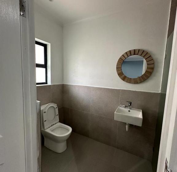 פנסיון Malaika Guest House