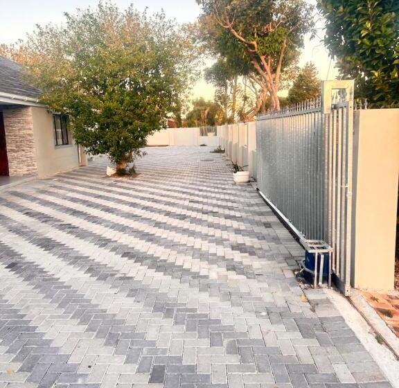 פנסיון Malaika Guest House