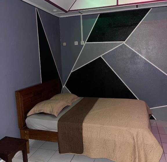 پانسیون Ouest Nelis Lodge