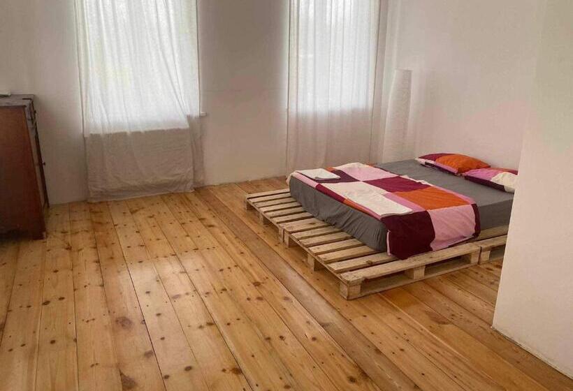 پانسیون House & Wine