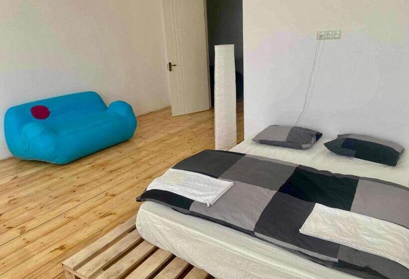 پانسیون House & Wine