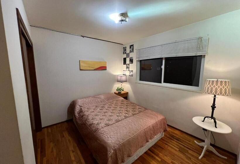 Пансион Private Queen Bed In Delta/surrey With Garden View