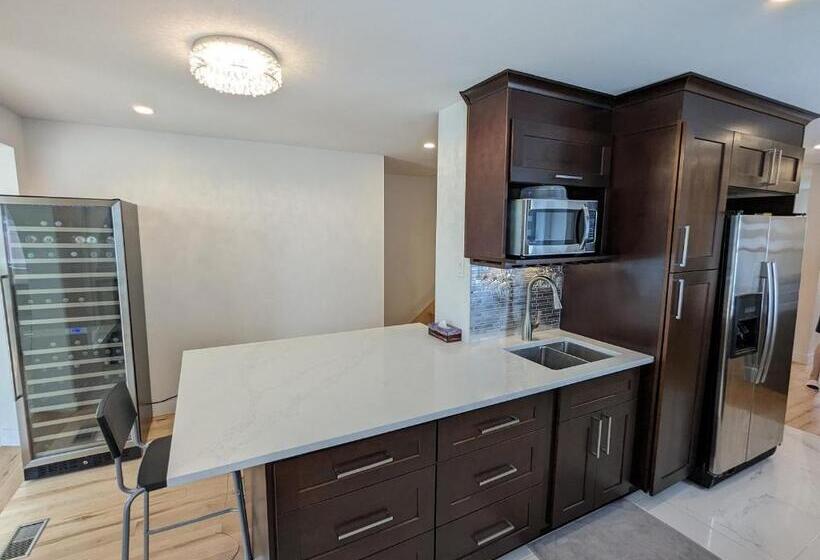 פנסיון Riverview Cottage