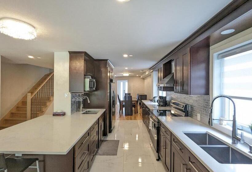 פנסיון Riverview Cottage