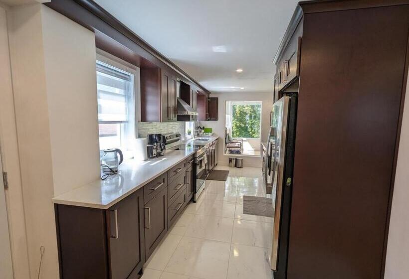 פנסיון Riverview Cottage