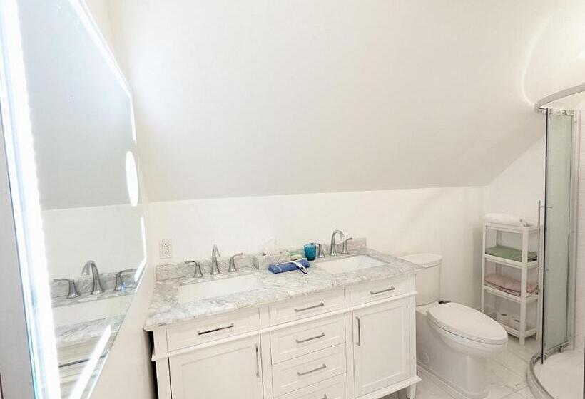 פנסיון Riverview Cottage