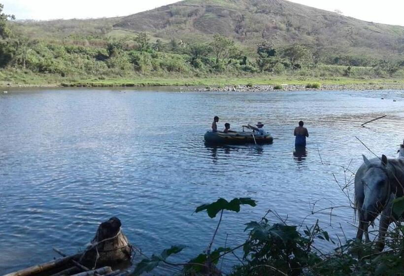 بنسيون Room In Villa   Outback Retreat