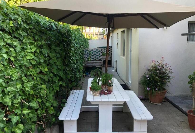 بنسيون Self Catering Guest House