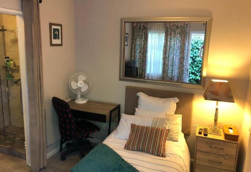 بنسيون Self Catering Guest House